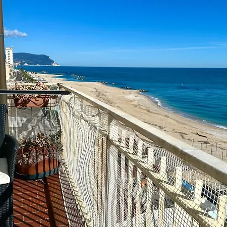 P025 - Porto Recanati, Ampio Quadrilocale Fronte Mare