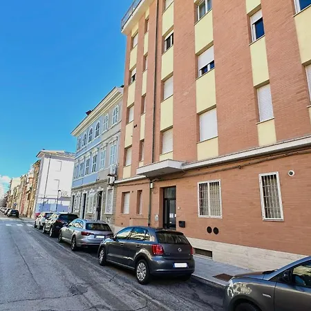 P025 - Porto Recanati, Ampio Quadrilocale Fronte Mare Porto Recanati