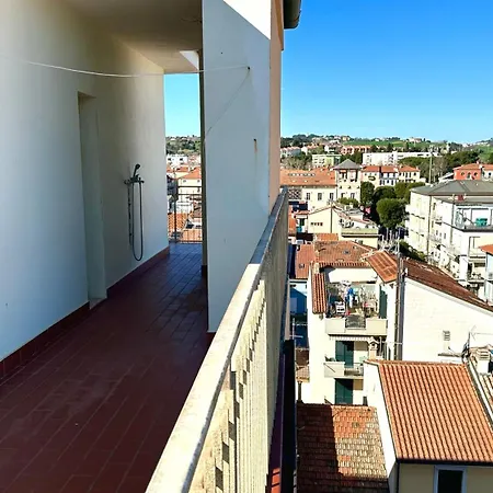 P025 - Porto Recanati, Ampio Quadrilocale Fronte Mare