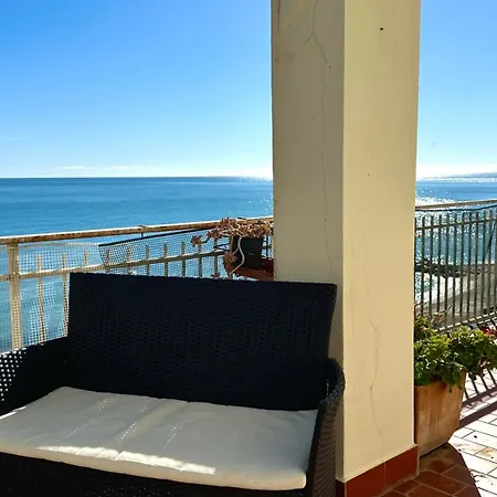 P025 - Porto Recanati, Ampio Quadrilocale Fronte Mare Apartment *