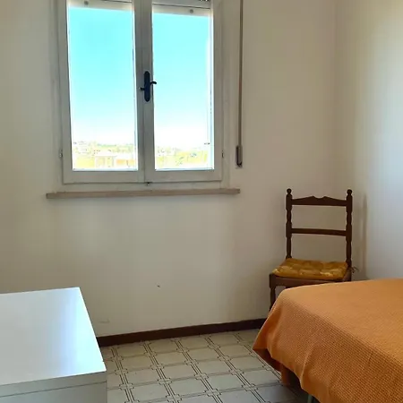 P025 - Porto Recanati, Ampio Quadrilocale Fronte Mare